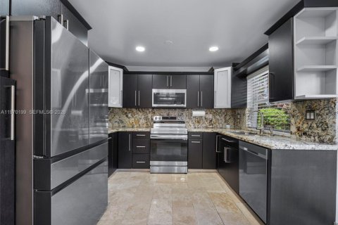 House in Sunrise, Florida 4 bedrooms, 181.62 sq.m. № 2030906 - photo 4