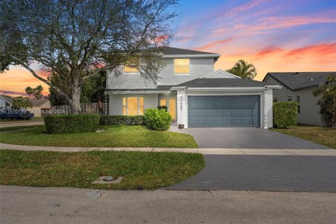 House in Sunrise, Florida 4 bedrooms, 181.62 sq.m. № 2030906 - photo 2