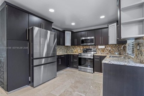 House in Sunrise, Florida 4 bedrooms, 181.62 sq.m. № 2030906 - photo 6