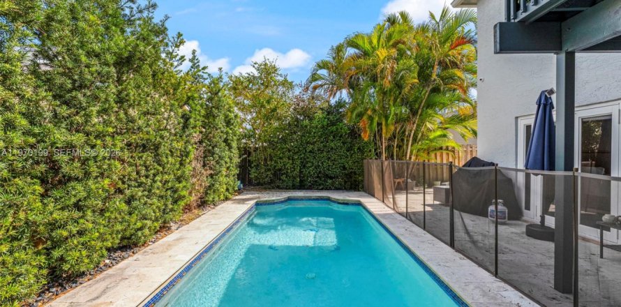 House in Sunrise, Florida 4 bedrooms, 181.62 sq.m. № 2030906