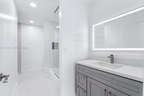 House in Sunrise, Florida 4 bedrooms, 181.62 sq.m. № 2030906 - photo 23