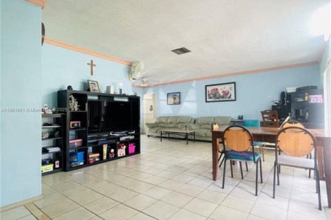 Villa ou maison à vendre à Tamarac, Floride: 3 chambres, 165.46 m2 № 2034549 - photo 7