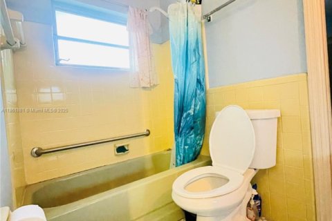 Villa ou maison à vendre à Tamarac, Floride: 3 chambres, 165.46 m2 № 2034549 - photo 22