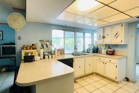 Villa ou maison à vendre à Tamarac, Floride: 3 chambres, 165.46 m2 № 2034549 - photo 17