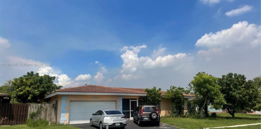 Villa ou maison à Tamarac, Floride 3 chambres, 165.46 m2 № 2034549