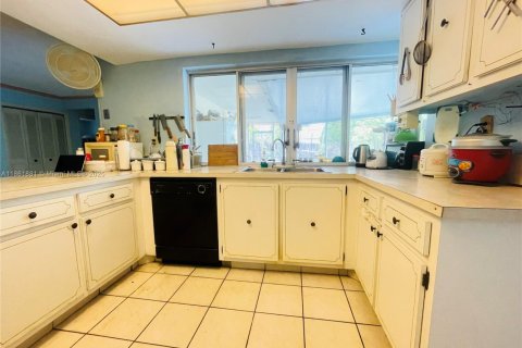 Villa ou maison à vendre à Tamarac, Floride: 3 chambres, 165.46 m2 № 2034549 - photo 19