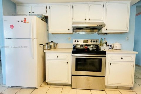 Villa ou maison à vendre à Tamarac, Floride: 3 chambres, 165.46 m2 № 2034549 - photo 18