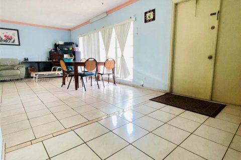 Villa ou maison à vendre à Tamarac, Floride: 3 chambres, 165.46 m2 № 2034549 - photo 8