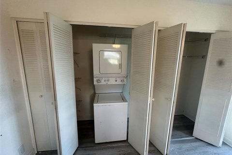 Condo in Sun City Center, Florida, 1 bedroom  № 1913306 - photo 11