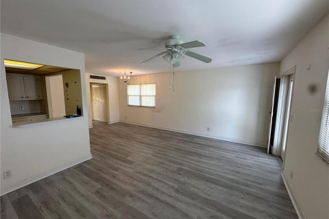 Condo in Sun City Center, Florida, 1 bedroom  № 1913306 - photo 3