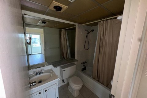 Condo in Sun City Center, Florida, 1 bedroom  № 1913306 - photo 12