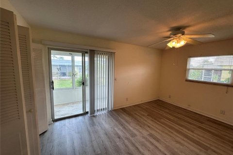 Condo in Sun City Center, Florida, 1 bedroom  № 1913306 - photo 9