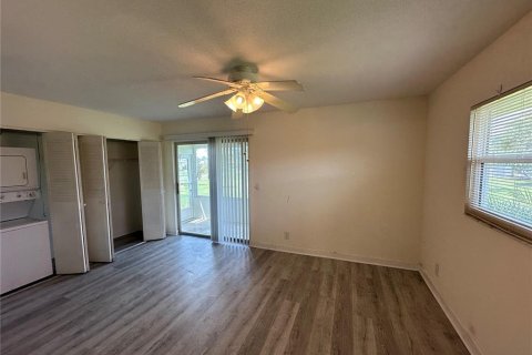 Condo in Sun City Center, Florida, 1 bedroom  № 1913306 - photo 8