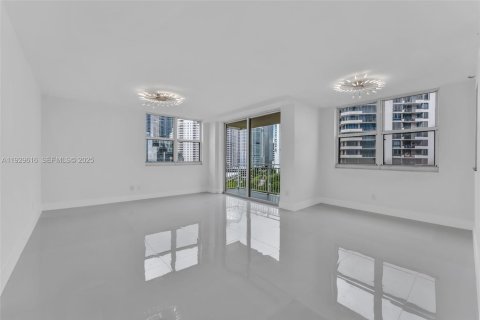Condominio en alquiler en Miami, Florida, 2 dormitorios, 98.94 m2 № 1988464 - foto 16