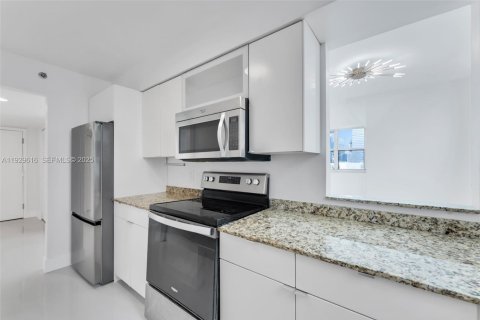 Condominio en alquiler en Miami, Florida, 2 dormitorios, 98.94 m2 № 1988464 - foto 22