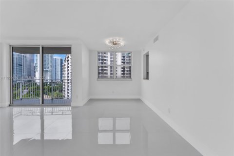 Condominio en alquiler en Miami, Florida, 2 dormitorios, 98.94 m2 № 1988464 - foto 15