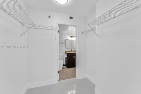 Condominio en alquiler en Miami, Florida, 2 dormitorios, 98.94 m2 № 1988464 - foto 11