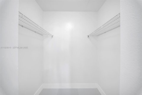 Condominio en alquiler en Miami, Florida, 2 dormitorios, 98.94 m2 № 1988464 - foto 20