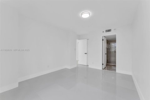 Condominio en alquiler en Miami, Florida, 2 dormitorios, 98.94 m2 № 1988464 - foto 19