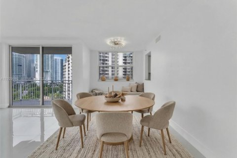 Condominio en alquiler en Miami, Florida, 2 dormitorios, 98.94 m2 № 1988464 - foto 30