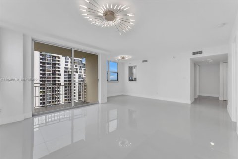 Condominio en alquiler en Miami, Florida, 2 dormitorios, 98.94 m2 № 1988464 - foto 14