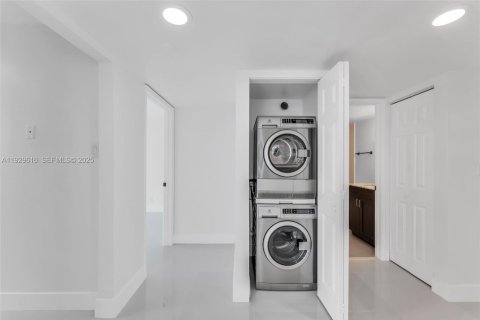 Condominio en alquiler en Miami, Florida, 2 dormitorios, 98.94 m2 № 1988464 - foto 23