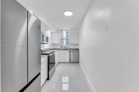 Condominio en alquiler en Miami, Florida, 2 dormitorios, 98.94 m2 № 1988464 - foto 8