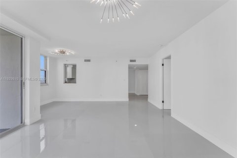 Condominio en alquiler en Miami, Florida, 2 dormitorios, 98.94 m2 № 1988464 - foto 17