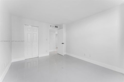 Condominio en alquiler en Miami, Florida, 2 dormitorios, 98.94 m2 № 1988464 - foto 10