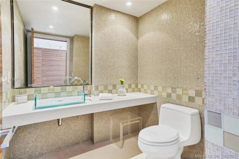 Condo in Sunny Isles Beach, Florida, 3 bedrooms  № 13318 - photo 30