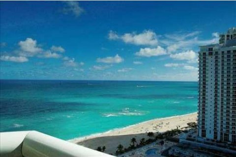 Condo in Sunny Isles Beach, Florida, 3 bedrooms  № 13318 - photo 28