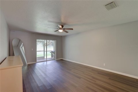 Townhouse in Tampa, Florida 3 bedrooms, 156.08 sq.m. № 2203663 - photo 13