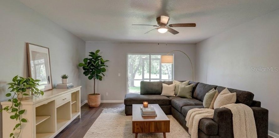 Townhouse in Tampa, Florida 3 bedrooms, 156.08 sq.m. № 2203663