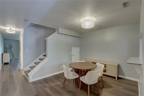 Townhouse in Tampa, Florida 3 bedrooms, 156.08 sq.m. № 2203663 - photo 25