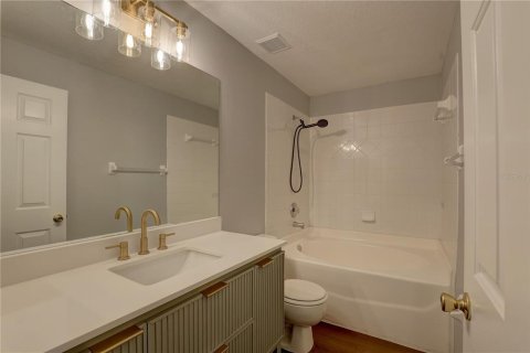 Townhouse in Tampa, Florida 3 bedrooms, 156.08 sq.m. № 2203663 - photo 18