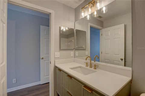 Townhouse in Tampa, Florida 3 bedrooms, 156.08 sq.m. № 2203663 - photo 19