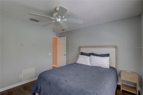 Townhouse in Tampa, Florida 3 bedrooms, 156.08 sq.m. № 2203663 - photo 4