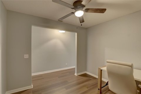 Townhouse in Tampa, Florida 3 bedrooms, 156.08 sq.m. № 2203663 - photo 17
