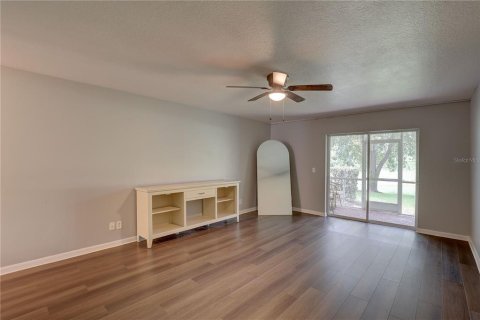Townhouse in Tampa, Florida 3 bedrooms, 156.08 sq.m. № 2203663 - photo 11