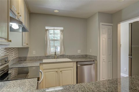 Townhouse in Tampa, Florida 3 bedrooms, 156.08 sq.m. № 2203663 - photo 29