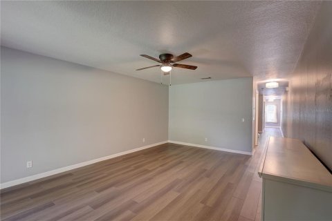 Townhouse in Tampa, Florida 3 bedrooms, 156.08 sq.m. № 2203663 - photo 9