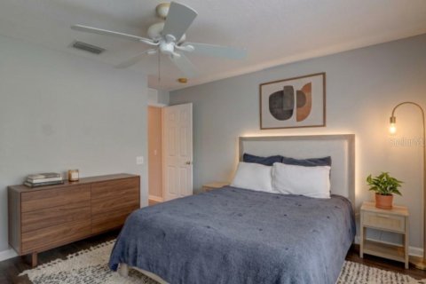 Townhouse in Tampa, Florida 3 bedrooms, 156.08 sq.m. № 2203663 - photo 2