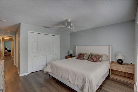Townhouse in Tampa, Florida 3 bedrooms, 156.08 sq.m. № 2203663 - photo 8