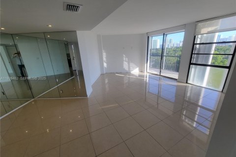 Condo in Aventura, Florida, 2 bedrooms  № 1986636 - photo 12