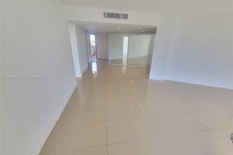 Condo in Aventura, Florida, 2 bedrooms  № 1986636 - photo 21