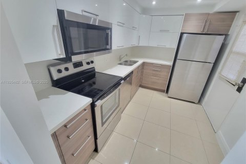 Condo in Aventura, Florida, 2 bedrooms  № 1986636 - photo 11