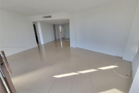 Condo in Aventura, Florida, 2 bedrooms  № 1986636 - photo 16
