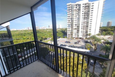 Condo in Aventura, Florida, 2 bedrooms  № 1986636 - photo 19