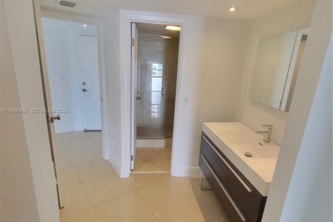 Condo in Aventura, Florida, 2 bedrooms  № 1986636 - photo 4