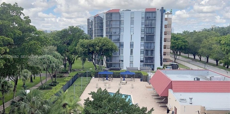Condo in Aventura, Florida, 2 bedrooms  № 1986636